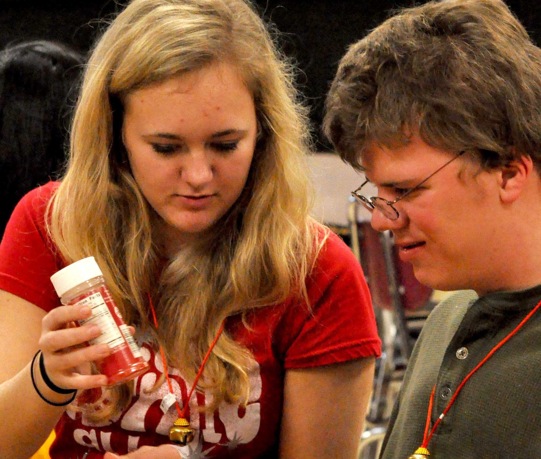 Kimberly Voss, jr., helps her buddy Zach Zenk, jr., put sprinkles on top of his coookie.