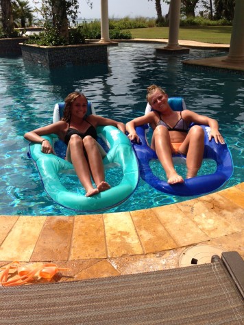 Morgan Petsche, jr., and Alex Paustian, jr., enjoy the pool in Florida over spring break.