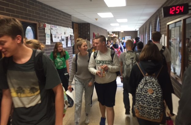 Students make their way to lunch and tutorials. 