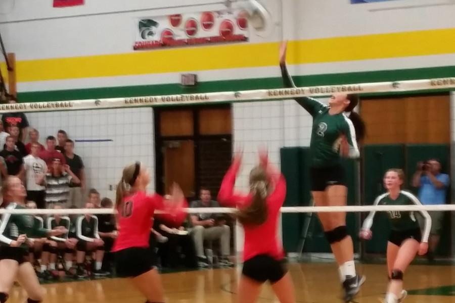Cougar Volleyball beats Linn-Mar in game four