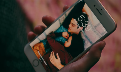 Lock screen of Lara Jean and Peter in the film.