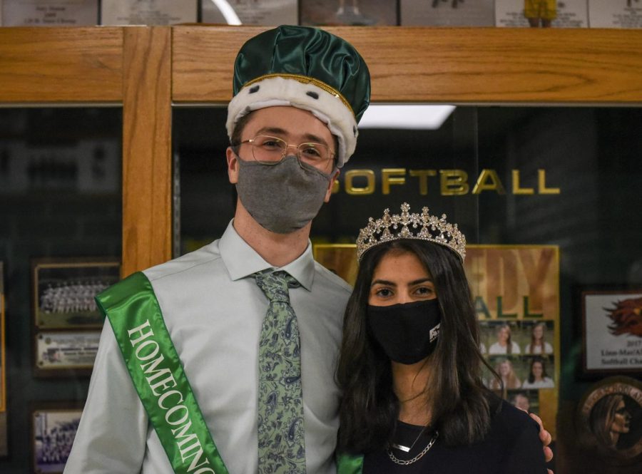 Braden+Hoyer%2C+sr%2C+and+Shefaa+Tawil%2C+sr%2C+crowned+Homecoming+king+and+queen.