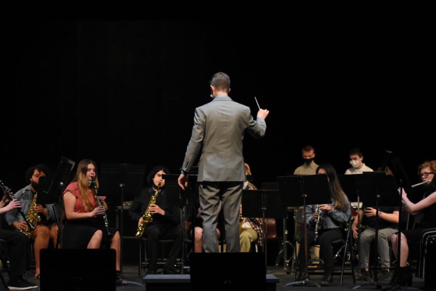 The+Concert+Band+performs+%E2%80%9CSummit+Fanfare%E2%80%9D+by+William+Owens.