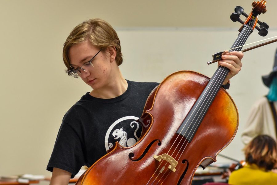 Levi Hodge, so., gets ready for the orchestra concert on Oct 28